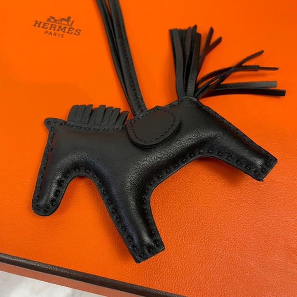 SOLD🖤Hermès Lambskin So Black Noir Rodeo Horse Charm MM - Picture 7 of 10